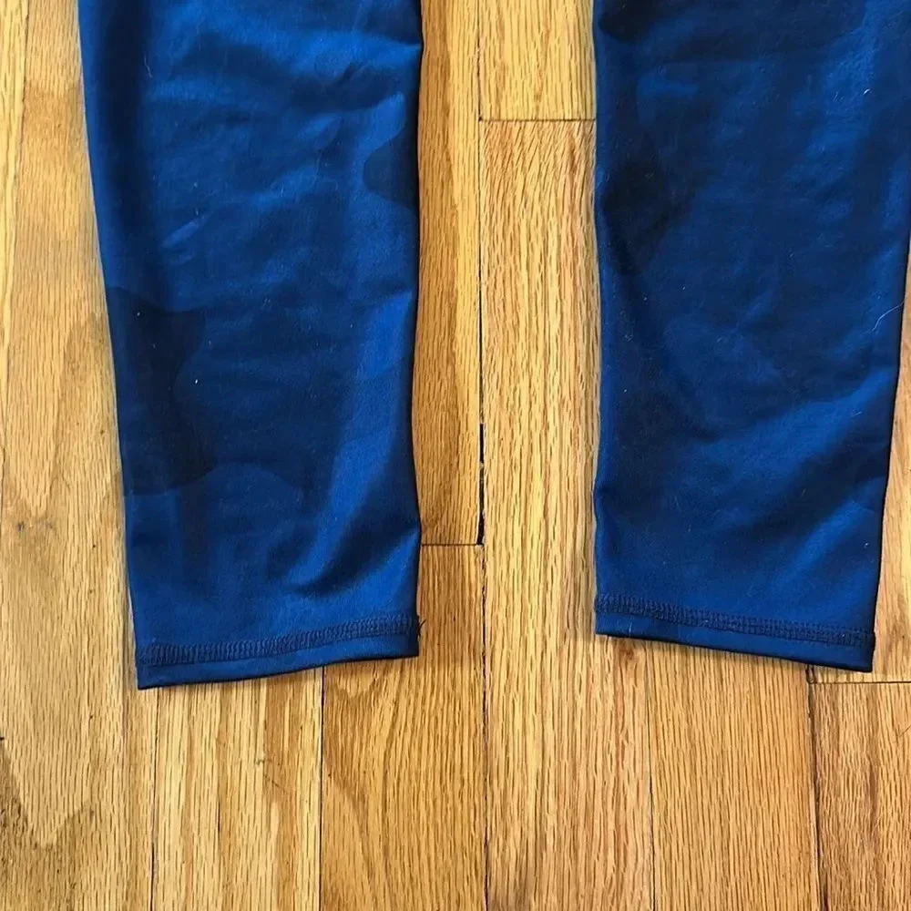 Alo yoga airbrush camouflage S full length leggings great pre owned condition